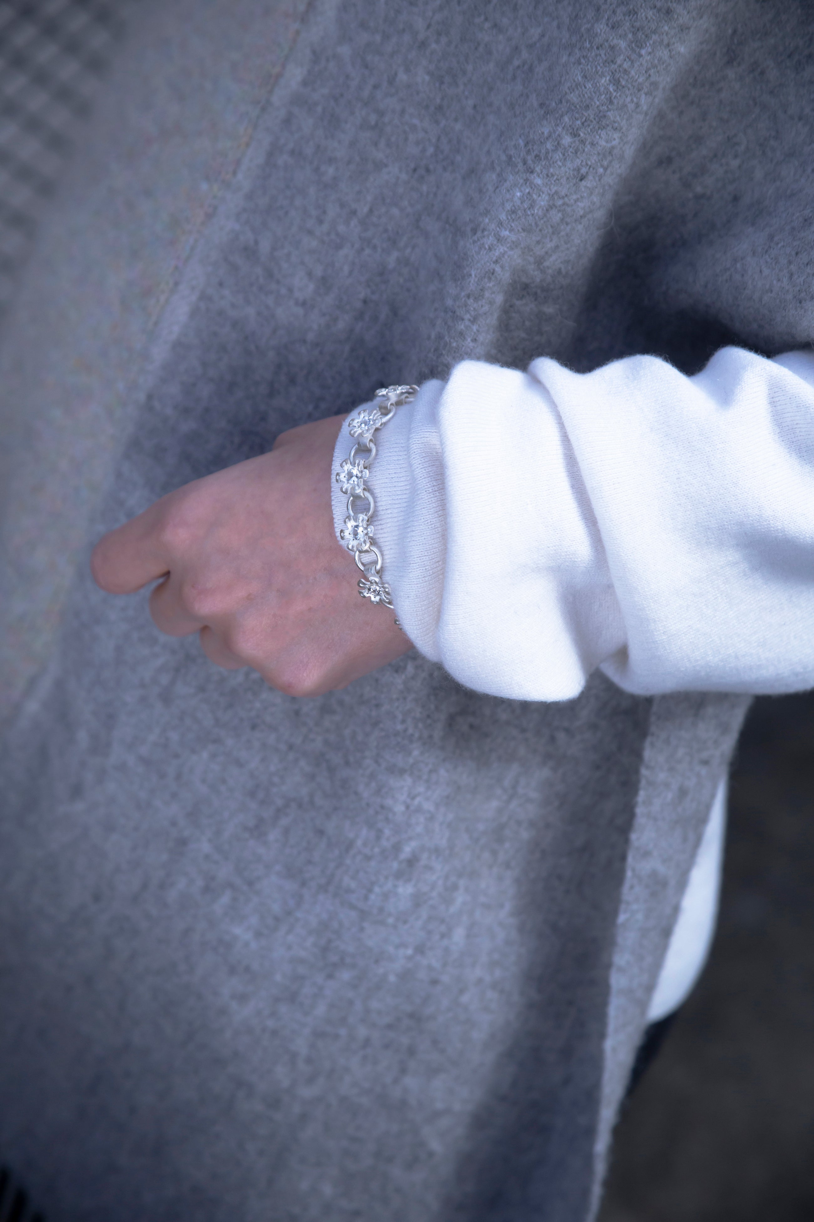 Flower node bracelet