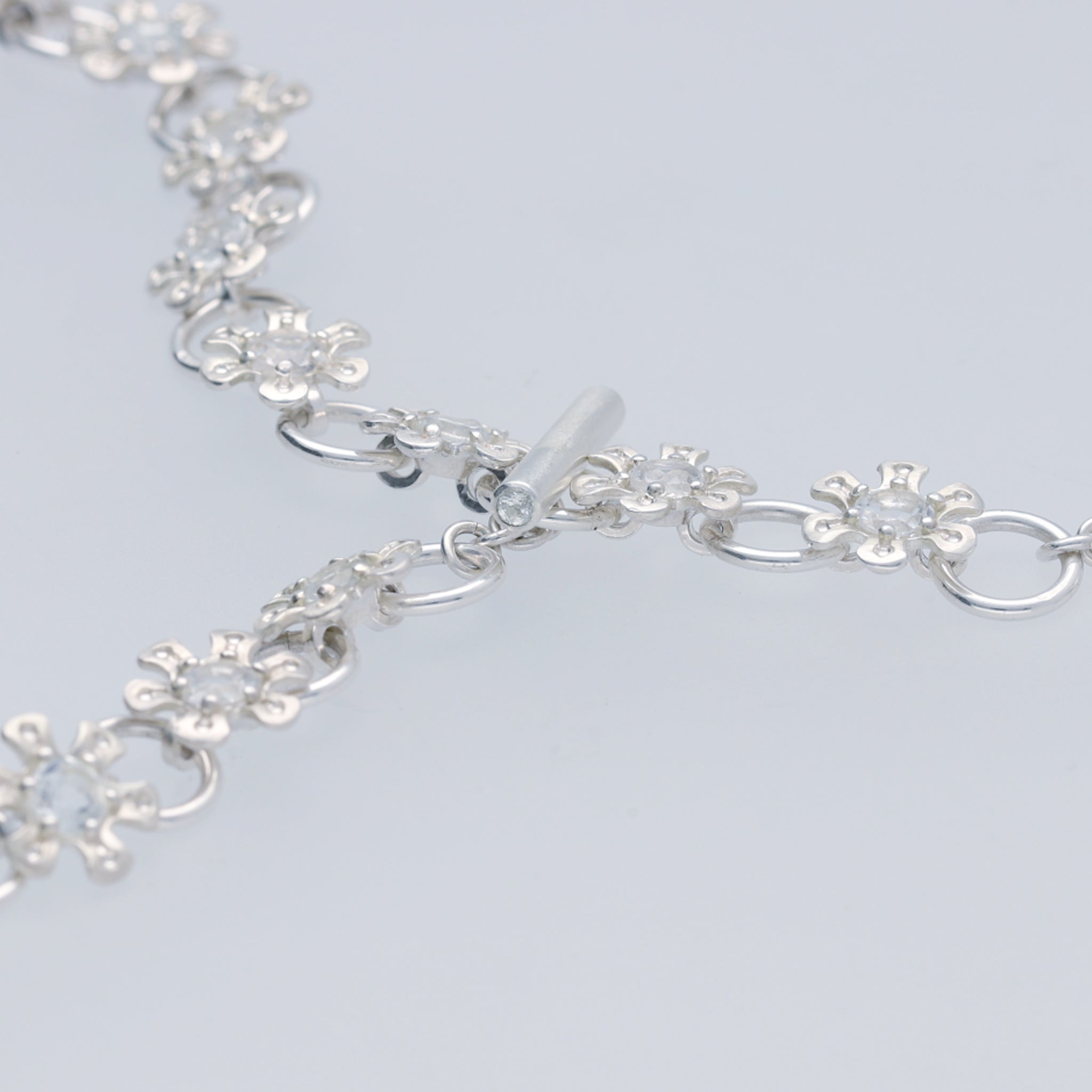 flower node necklace – white topaz