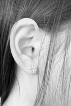 flower fuel earring – white topaz