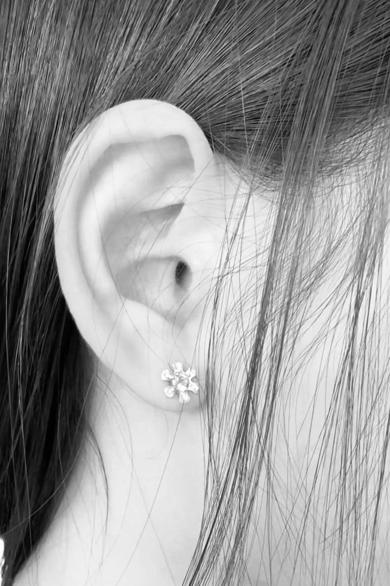 flower fuel earring – white topaz