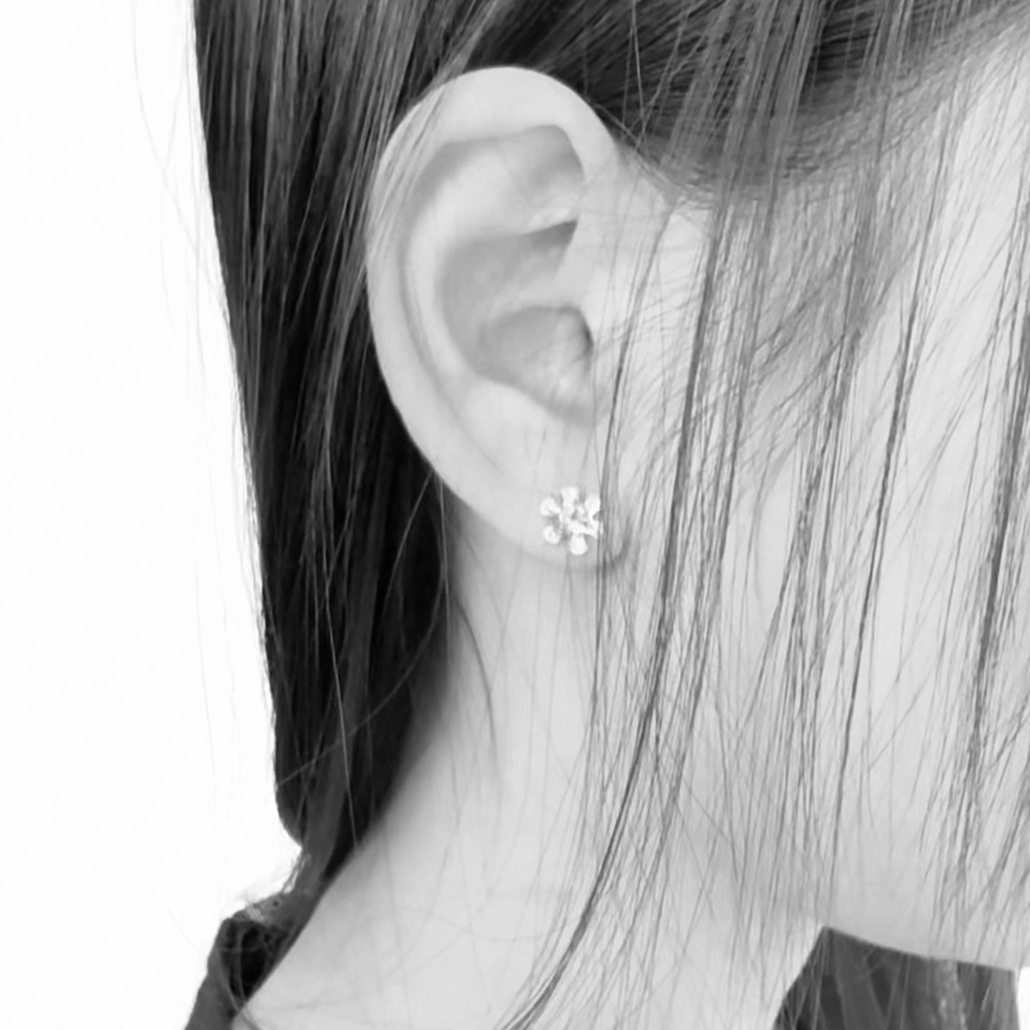flower fuel earring – white topaz