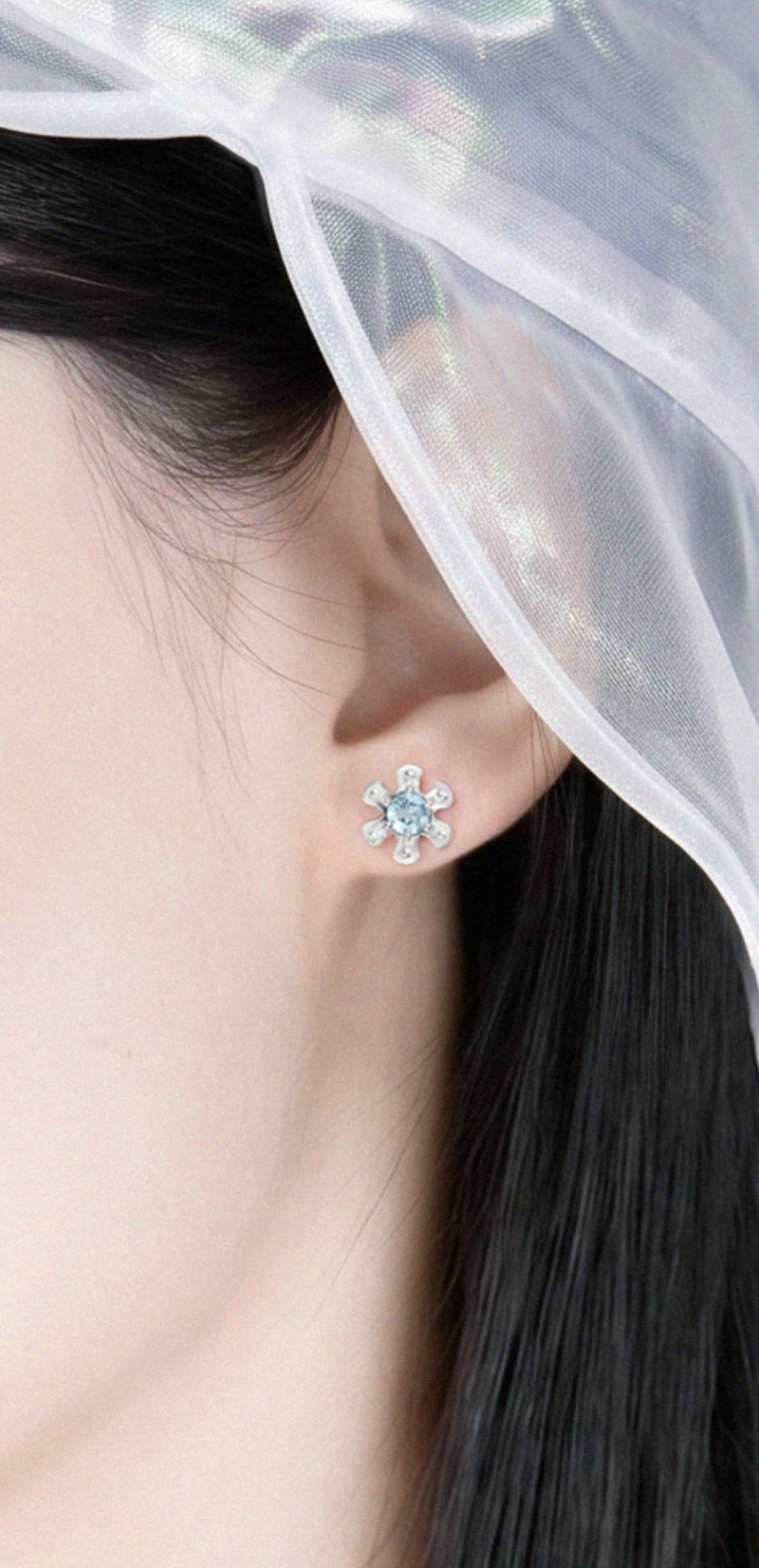 flower fuel earring – light blue topaz