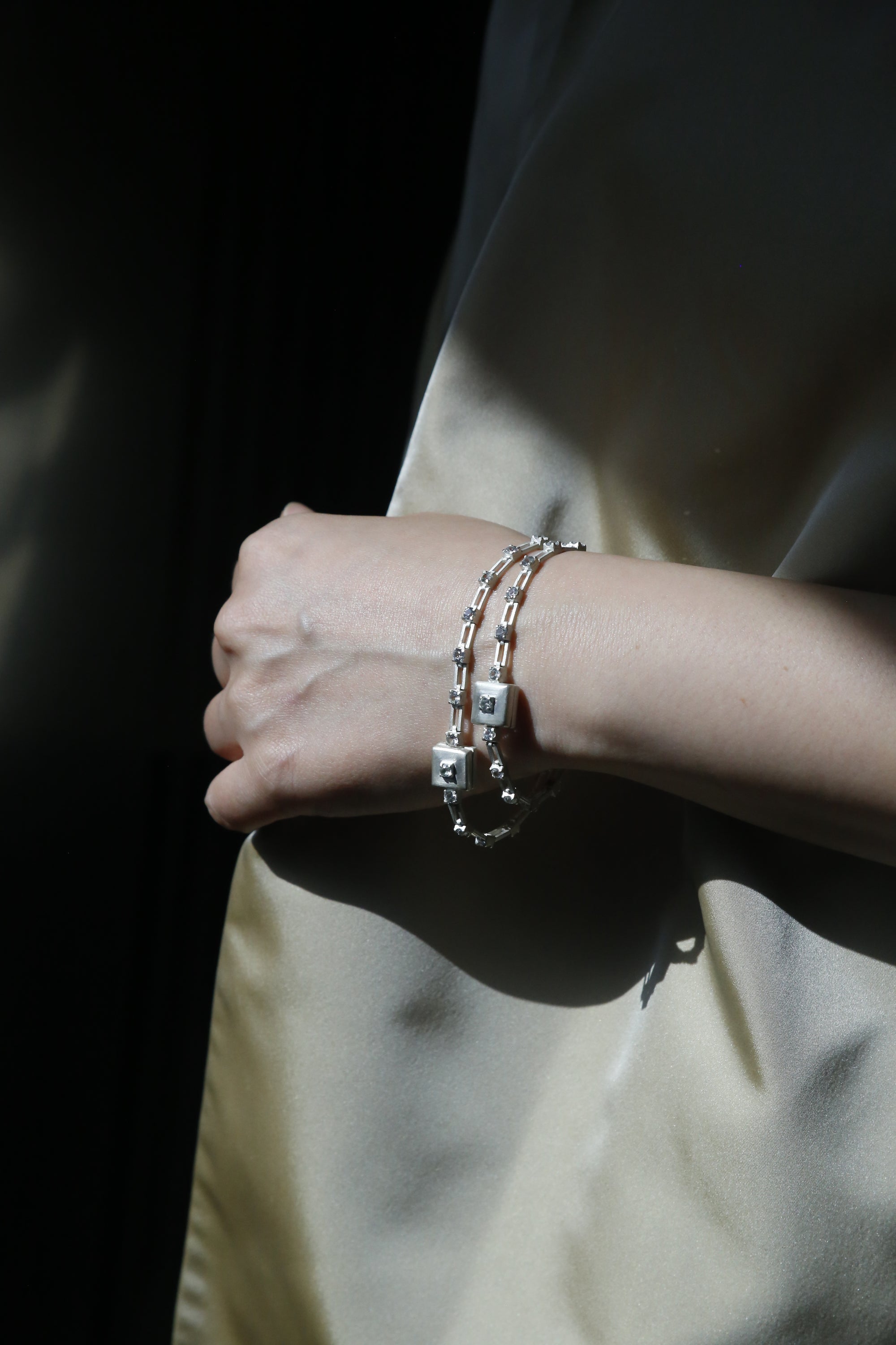 magnetic sequence bracelet – white sapphire