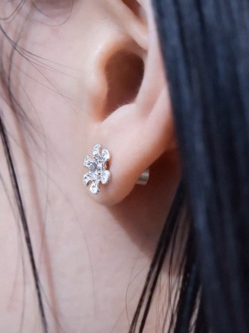 flower fuel earring – white topaz
