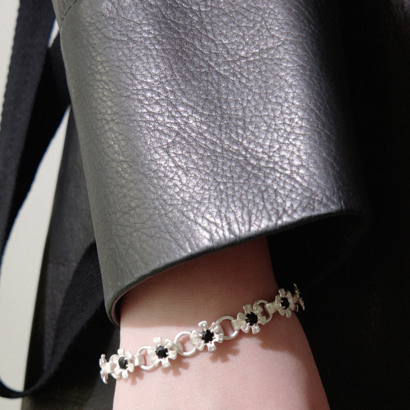 flower node bracelet – onyx